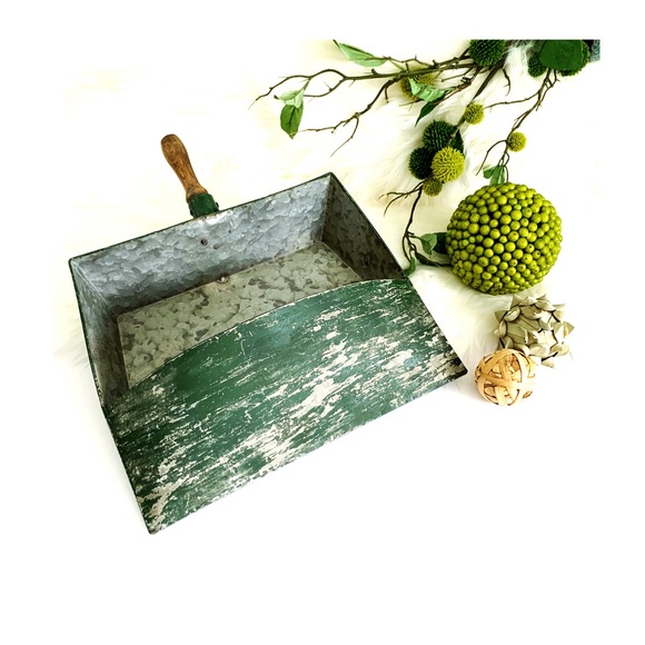 Dust Pan Holder Shabby Chic Farmhouse Home Decor - Picture 2 of 6